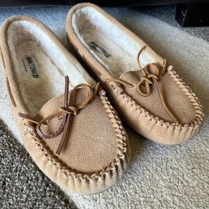 Minnetonka Women Cally Moccasin Slippers - 10M